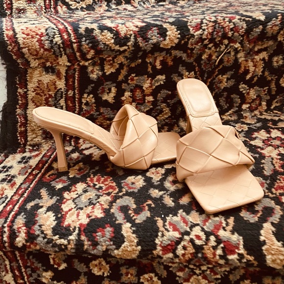 SANDALS! - Picture 5 of 10